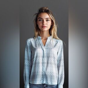 🍌Banana Republic Ivory & Black Geometric V-Neck Blouse